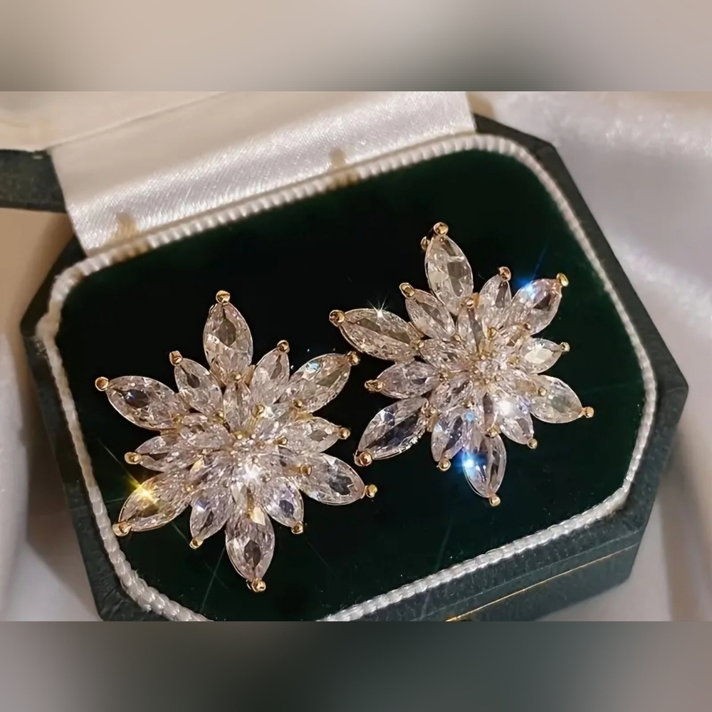 Dazzling Gold and Silver Snowflake Earrings NWT!